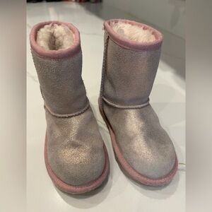 Ugg Little Girl Classic II Boot Rose Metallic Size US11